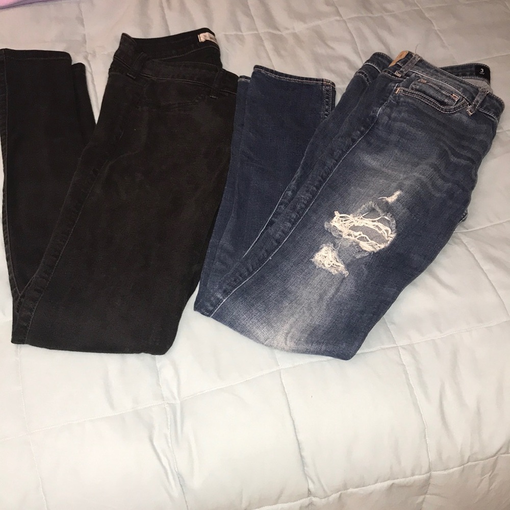 2 pairs of hollister jeans
